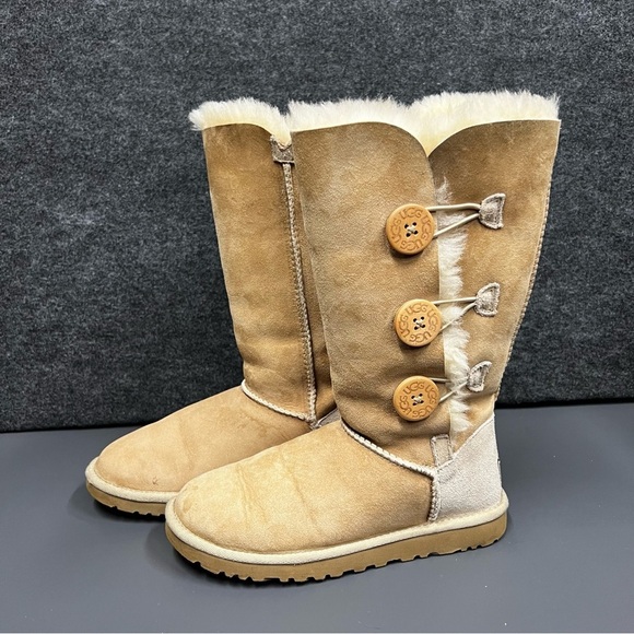 UGG Shoes - UGG Bailey Button Triplet Il - Women's Size 5